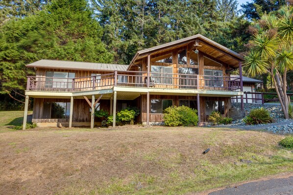 Gold Beach Vacation Rental | 3BR | 2BA | Stairs Required | 1,600 Sq Ft