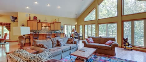 Fairfield Bay Vacation Rental | 8BR | 4.5BA | 5,500 Sq Ft | Step-Free Entry