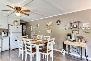 Kitchen & Dining Area | Open Floor Plan | Coffee Bar