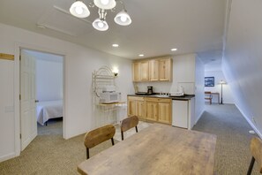 Dining Area | Kitchenette