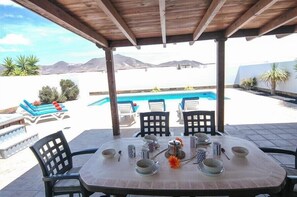 Alfresco dining at your holiday villa