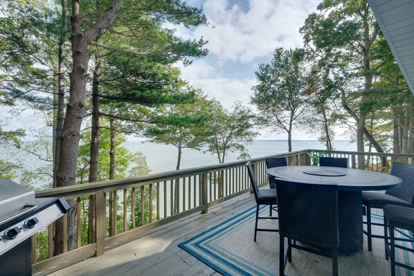 Lusby Vacation Rental | 4BR | 3BA | 3 Steps to Enter | 2,400 Sq Ft