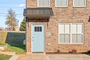 End Unit for Additional Privacy | Keyless Entry for Easy Access