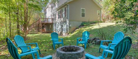 Unwind by the fire pit in the spacious and secluded yard. 