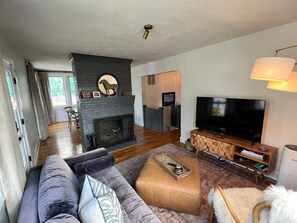 Family room to dining room