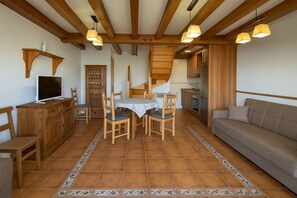 Kitchen or kitchenette,Living room,Garden view