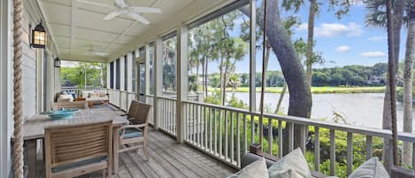 Come enjoy the amazing lagoon and golf views from this screened porch!