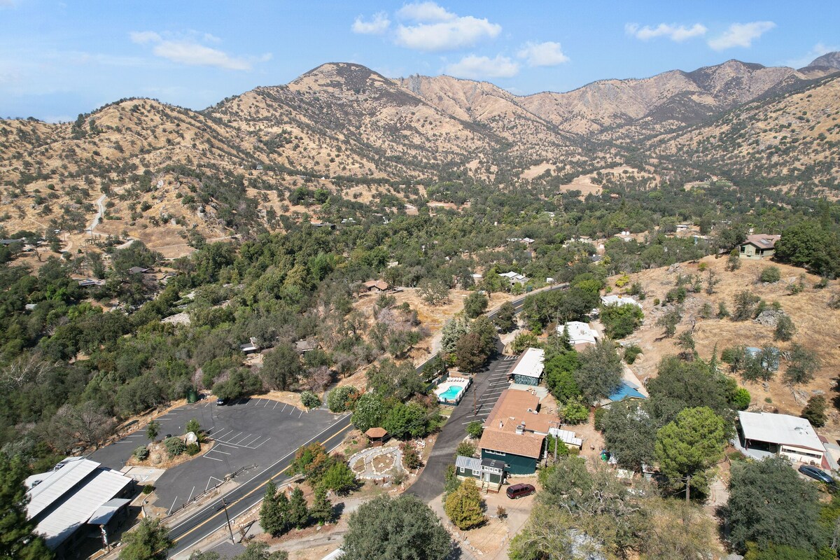 The Belle | Sequoia Motel RM9
