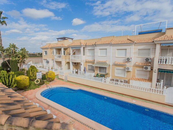 Wohngebiet, Menschliche Siedlung, Wohnung, Hotel, Balkon, Schwimmbad, Resort, Villa, Ferienort