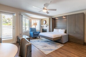 Unit with Queen bed
