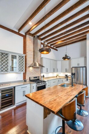 Kitchen island | Bar Seating