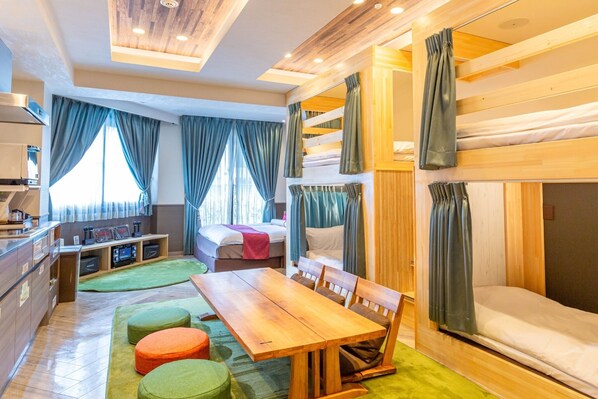 1 floor 1 room reserved 45㎡ Beds for up to 8 people 2 bunk beds, 1 queen bed, automatic air bed available