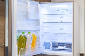 Equipped with a large refrigerator/freezer♪ We also provide free water, tea, oranges, and carbonated drinks.