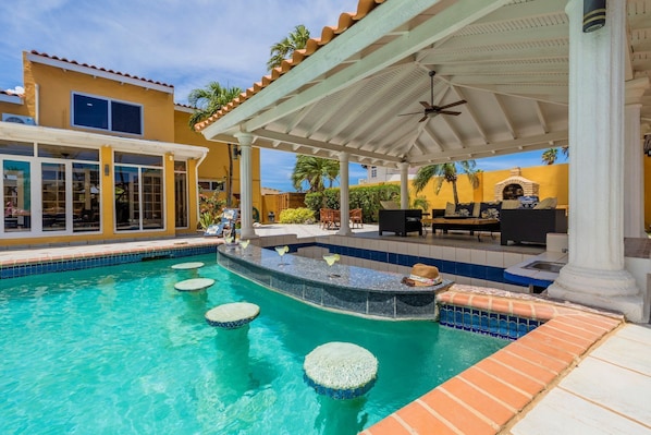 swim up bar