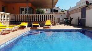 Lera Pool Dr 1