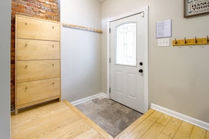 Transform your front entry into a welcoming haven with these simple styling tips! What changes will you make to create that perfect first impression? #frontentry #homedecor #styleitup