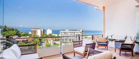 Ocean view 2 BR condo in Soho PV, in the heart of the Romantic Zone