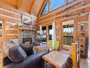 Living Room - Please note the Fire Place is currently Out of Service.