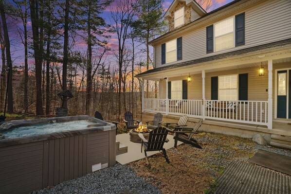 Jacuzzi and firepit