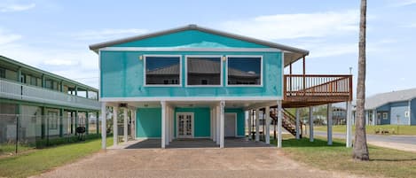 Exterior front view of Casa Azul in Port Mansfield, Texas