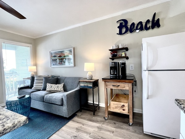 140C Sea Cabin in the heart of IOP! 1BR1BA Pool and Pier - a SkyRun Charleston Property - 