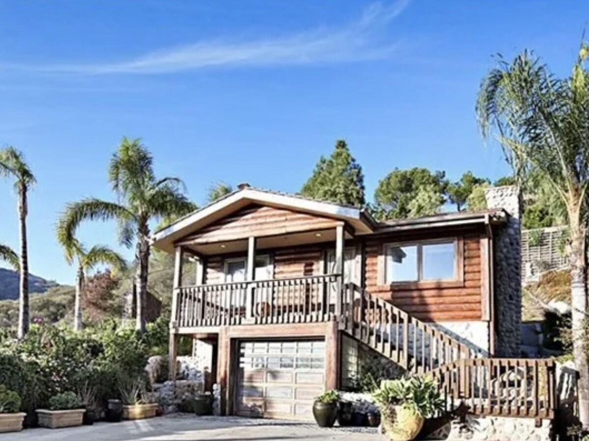Secluded mountain top retreat – mountain & ocean views