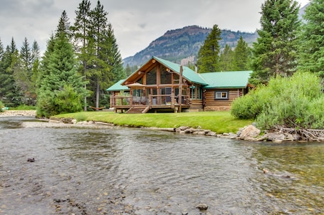 Silver Gate Vacation Rental | 3BR | 2BA | 1,900 Sq Ft | Access Only By Stairs
