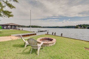 Private Yard | Private Boat Launch | Fire Pit