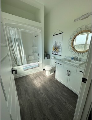 Ensuite off Main Bedroom