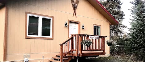 WELCOME! ALL NEW, COZY ANCHOR POINT CABIN