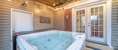 Outdoor spa tub