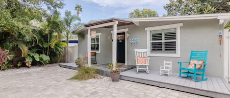 Beach cottage with front porch and rocking chairs