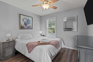 Bedroom/King Bed/Fan