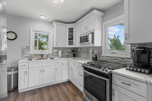 Kitchen/Gas Stove