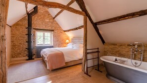 Bedroom One, The Coach House, Bolthole Retreats