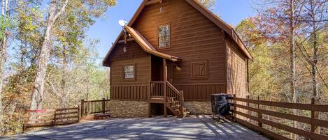 View of cabin from driveway area - View of cabin from driveway area