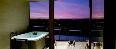 Indoor spa tub