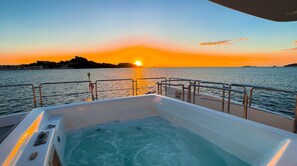 Soak in the cozy jacuzzi while admiring a breathtaking sunset every night of your stay!