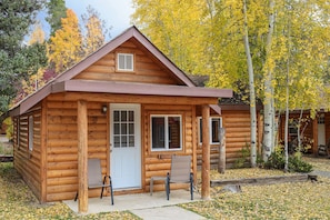 New! Charming Cabin located at the Historic Daven Haven Lodge