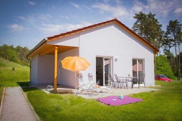 Außenseite Ferienhaus [Sommer]