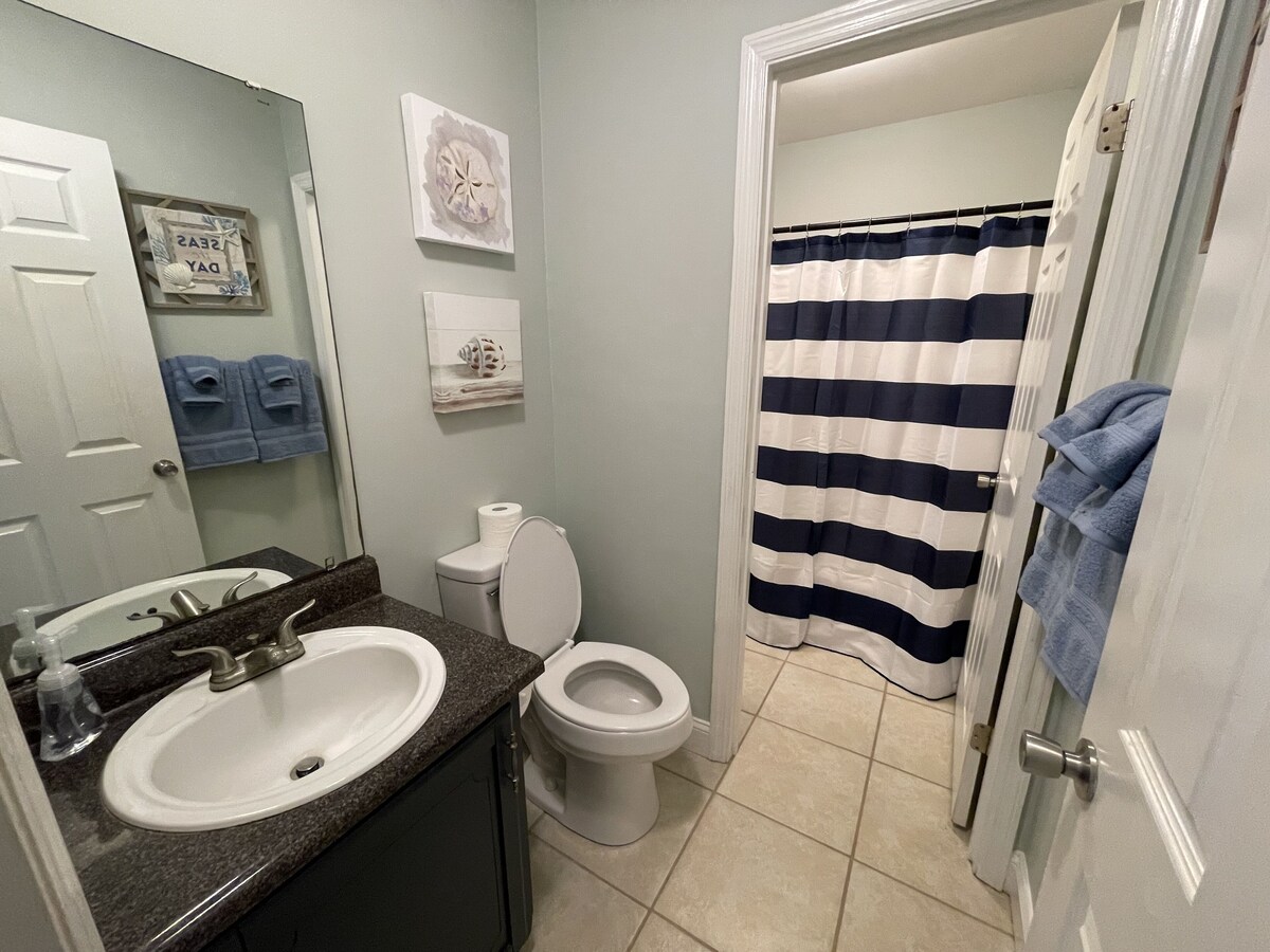 Comfortable Coastal 2 BDRM home – 5 mins to downtown ST MARYS!