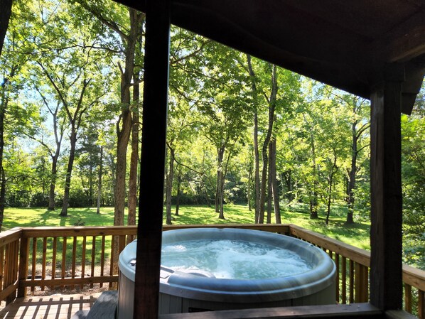 Outdoor spa tub