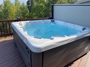 Brand new 8-person hot tub