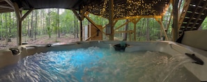 Outdoor spa tub