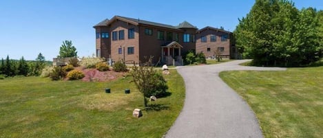 Front View of Bear Mountain Lodge