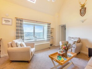 Living room | Bunloit Farmhouse - Bunloit Holidays, Drumnadrochit