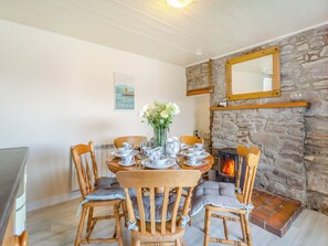 Kitchen/diner | Bunloit Farmhouse - Bunloit Holidays, Drumnadrochit