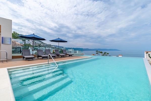 Roof top infinity pool.