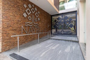 Main Entrance into Nayri Life & Spa with full time security.