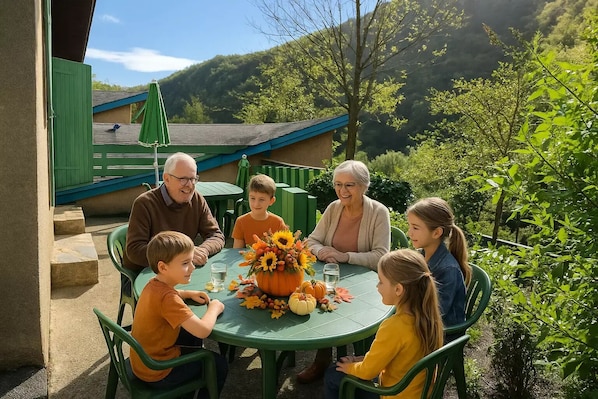 Outdoor dining